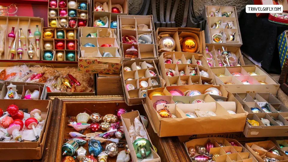 Place du Jeu de Balle Flea Market